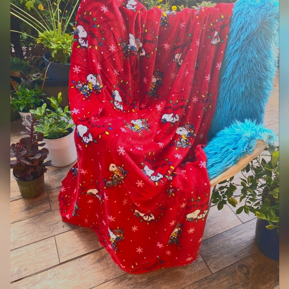 CHRISTMAS Berkshire SNOOPY "Merry and Bright" Soft Christmas Throw Blanket - Picture 5 of 12